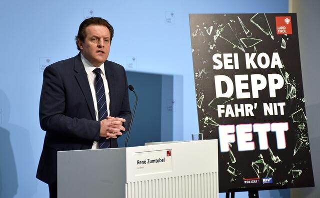 LR René Zumtobel fand heute bei der Pressekonferenz deutliche Worte: "Ich bin der festen Überzeugung, dass dieses gesamtgesellschaftliche Problem leider viel zu oft verharmlost wird und wir gemeinsam Überzeugungsarbeit leisten müssen." | Foto: © Land Tirol/Neuner
