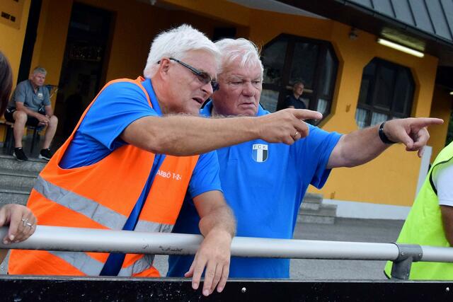 Helmut Virtler (rechts) - seit Jänner 2024 keine gemeinsame Richtung mehr mit dem FC Kufstein Präsidenten Simon Einwaller.  | Foto: Schwaighofer