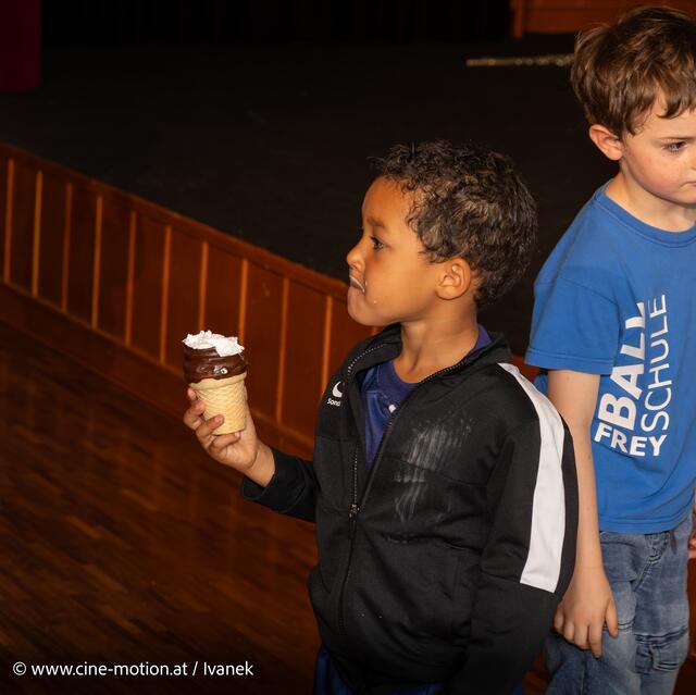 Schaumbecher gab es für die Kinder. | Foto: www.cine-motion.at / Ivanek