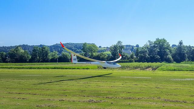 Ein Segelflugpilot kam gestern mit seinem Privatflugzeug (Symbolfoto) ums Leben. | Foto: Martin Stessel (4x)