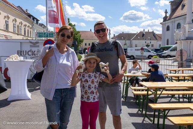 Eine ukranische Familie auf Besuch. | Foto: www.cine-motion.at / Ivanek