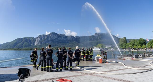 Bei der Feuerwehr Mondsee und am Mondsee wurde der Maschinisten-Lehrgang des Bezirksfeuerwehrkommandos Vöcklabruck mit 47 Teilnehmern aus dem Bezirk Vöcklabruck abgehalten.  | Foto: August Thalhammer