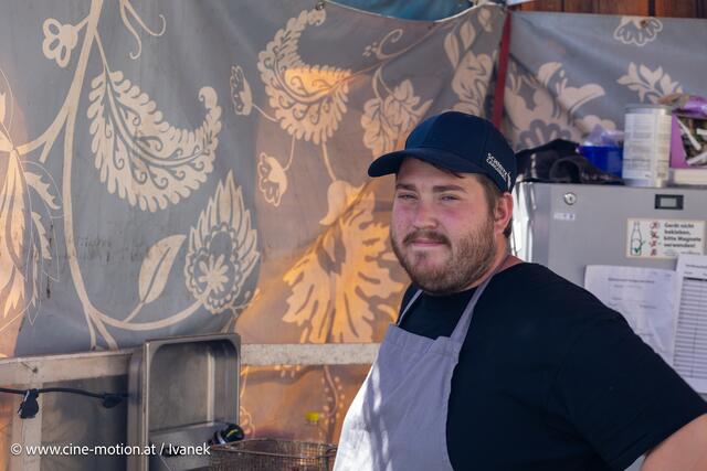 Hugo Simurda arbeitet für Stage Culinarium mit seinem FlammLachs. | Foto: www.cine-motion.at / Ivanek
