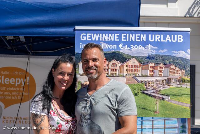 Tamara und Dominik auf Promotionstour für Wenatex. | Foto: www.cine-motion.at / Ivanek