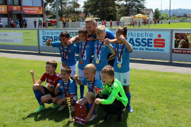 Das siegreiche ungarische Team vom Koszegi Lorant FC | Foto: zVg