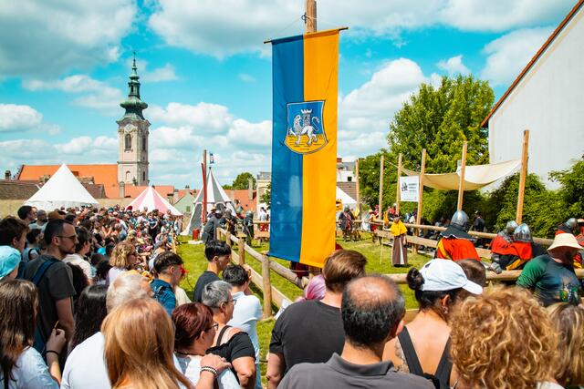 Mittelalterfest Entf hrte Besucher In Vergangene Zeiten mittelalterfest-entf-hrte-besucher-in-vergangene-zeiten