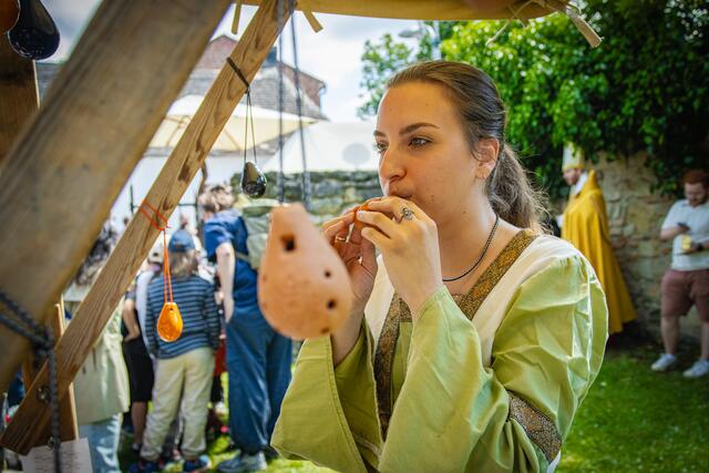 Hancz Nora aus Budapest war das erste mal auf diesen Event und verkaufte dort ihre Handgemachten Flöten | Foto: Harald Walzer