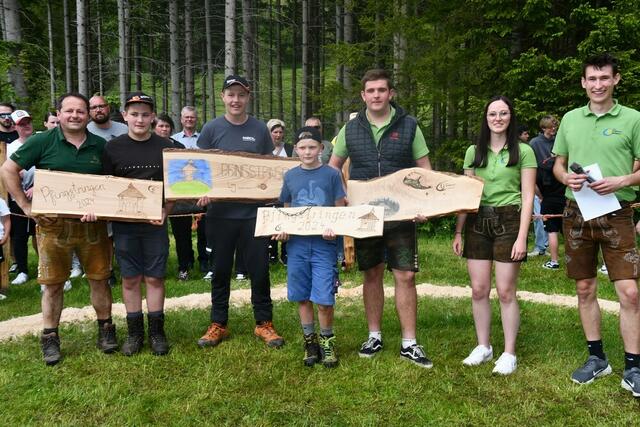 Sieger beim Pfingstringen v.l. Robert Reiter, Alexander Schlacher, Matthias Miedl, Florian Putzenbacher, Stefan Miedl, Leiterin Alexandra Sattler und Obmann Stefan Berger. | Foto: Anita Galler