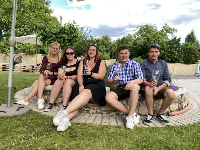 Ganz relaxed genoss man in Horitschon Weine und Stimmung