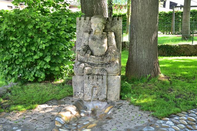 Steinskulptur des Bildhauers Kunibert Zinner in Waidhofen an der Ybbs | Foto: Hans-Peter Kriener