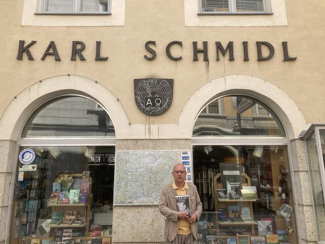 Eine Sprechstunde in der Fußgängerzone | Foto: Buchhandlung Schmidl 