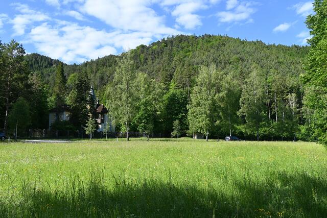 Am Fußweg vom Bahnhof in den Ort Gutenstein