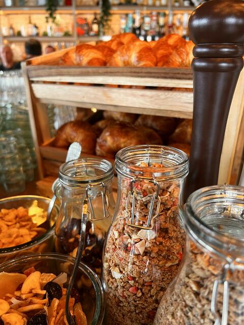 Unter der Woche können Gäste sich im Visto in Andorf mit feinen Köstlichkeiten vom "Urban Breakfast Buffet" verwöhnen lassen. Am Wochenende und an Feiertagen gibt es das "Große all-inclusive Frühstücksbuffet". | Foto: Visto
