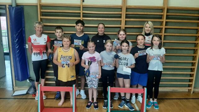 1. Reihe: Elias Grötzl, Noemi Milovan, Isabell Fallmann, Clara Schagerl, Liliana Grafl, Jana Kargl
2. Reihe Gabriel Staudinger, Amin Hakimi, Lena Pressler, Anja, Buchgraber, Volksschullehrein Claudia Fritz (v.l.) | Foto: VS St. Veit