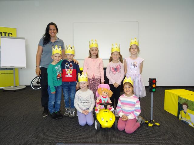 Die angehenden Schulkinder lernten sich im Straßenverkehr zurechtzufinden. | Foto: Bimbulli GmbH