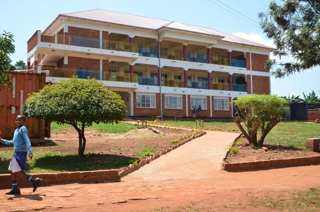 Das ist das mit Spenden errichtete neue Schulgebäude. | Foto: Markus Steininger