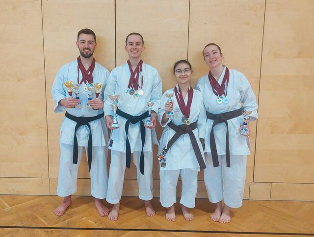 Pokale und Medaillen: Sandro Wieser, Tobias Falkner, Daniella Aldemchki, Clea Stein | Foto: privat