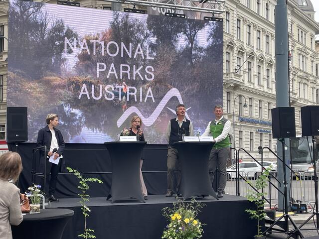 Umweltministerin Gewessler warnt vor einer dramatischen Biodiversitätskrise und sieht dringenden Handlungsbedarf. | Foto: RegionalMedien Austria