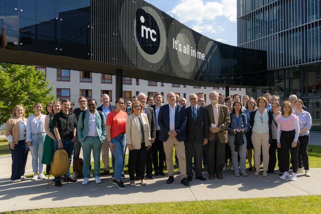 Die Strahlkraft des Life Science Meetings ist seit 20 Jahren ungebrochen. Dem Institut Biotechnologie unter der Leitung von Harald Hundsberger gelingt es jedes Jahr Studierende, erfolgreiche Alumni und Industriepartner nach Krems zu holen und diese zu vernetzen und den fachlichen Austausch voranzutreiben – eine Erfolgsgeschichte.

 | Foto: IMC Krems