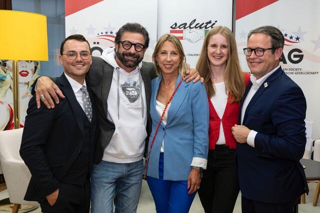 v.l.: Luigi Barbaro Junior - Barbaro Restaurant Group, Mauro Maloberti ("Mauro Mittendrin"), Moderatorin und Chefredakteurin Maria Jelenko-Benedikt, Katharina Baumgartner (Wein-Domaine Baumgartner), Rainer Newald, ÖAG | Foto: Roland Ferrigato