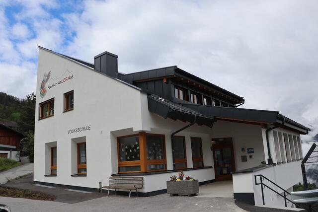 Das "Fendler AdlerNest" bietet Volksschule und Kindergarten ausreichend Platz. | Foto: Seelos