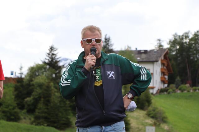 Michael Schediwey moderierte das Elfmeterschießen. | Foto: Celina Leitner