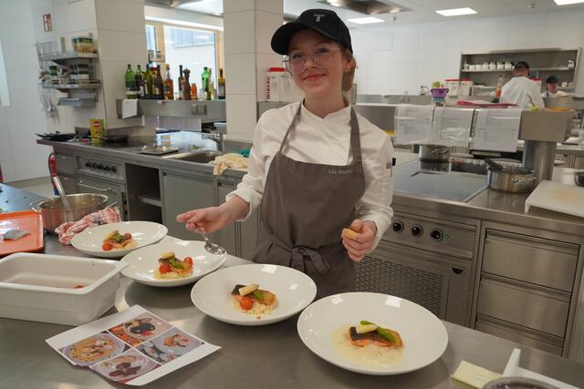 Bei der Kochprüfung in Klessheim: Lea Neumann. | Foto: Emanuel Hasenauer