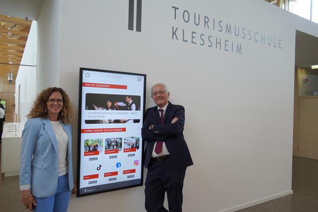 Eva Schlick und der Direktor der Tourismusschule Klessheim, Leonhard Wörndl. | Foto: Emanuel Hasenauer