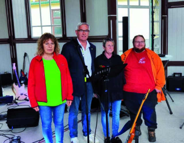 Obfrau Naturfreunde Renate Klawatsch, Sozialombudsmann GGR Franz Perner, Obfrau Kinderfreunde Schlöglmühl Sissy Rottensteiner, Obmann Kinderfreunde Payerbach André Getreuer-Kostrouch. | Foto: privat