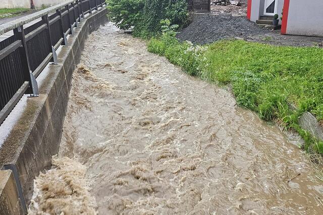 Starkregen und Wassermassen forderten die Einsatzkräfte im Bezirk Waidhofen/Thaya. | Foto: BFK Waidhofen an der Thaya / M. Damberger
