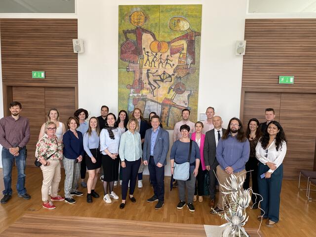 Bürgermeister Manfred Lanzersdorfer präsentierte der Delegation verschiedene Projekte. | Foto: Gemeinde St. Martin