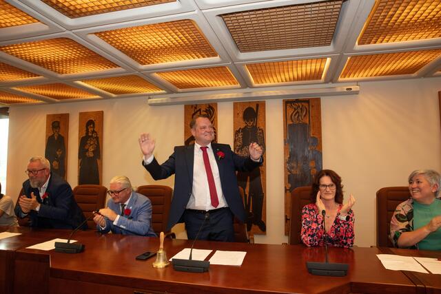 Hochgefühl: Neo-Bürgermeister Christian Samwald im Glück. | Foto: Eva R.