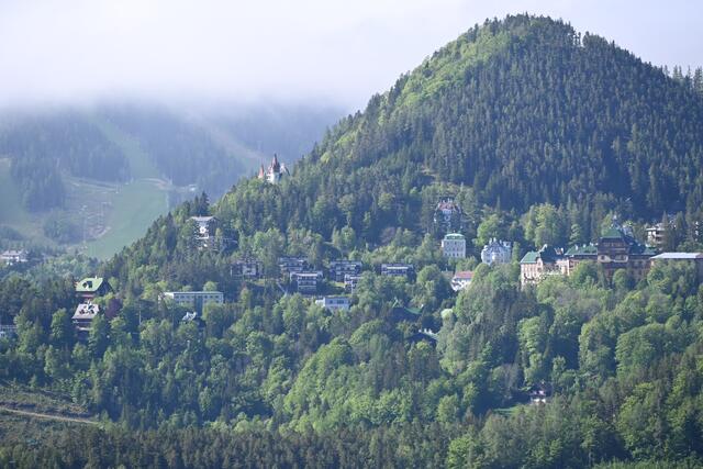 Semmering, rechts Südbahnhotel, Pinkenkogel