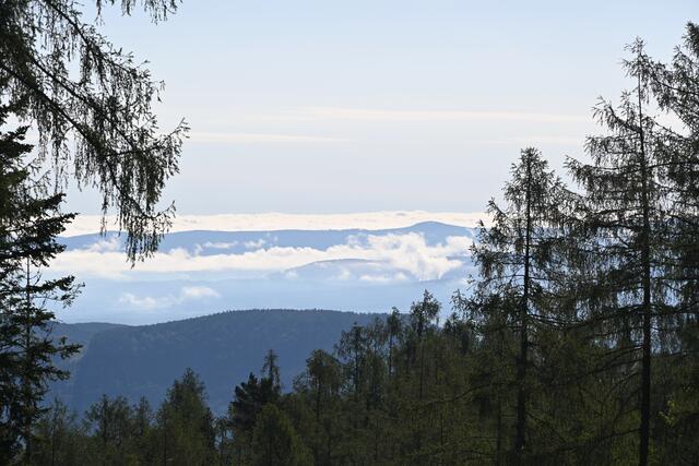Ausblick Richtung Wiener Becken, noch unter Wolken