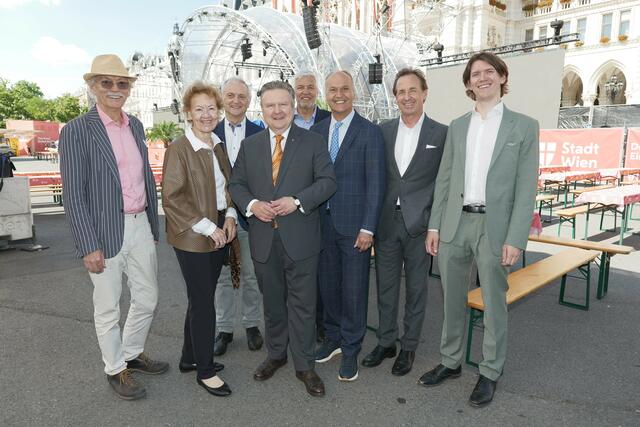 Unter anderem werden das "Schwarze Kameel", Edelgasthaus "Plachutta", Wiens Würstelstand-König "Bitzinger", Prater-Platzhirsch "Schweizerhaus" sowie der Traditionshofzuckerbäcker Gerstner die Gäste verköstigen.
 | Foto: RMW/Maximilian Spitzauer