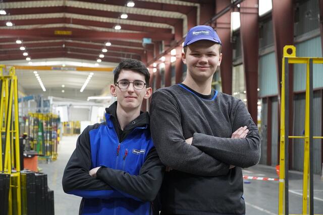 Die beiden Lehrlinge sind mit der Wahl ihres Karriereweges sehr zufrieden. | Foto: Nicole Hettegger