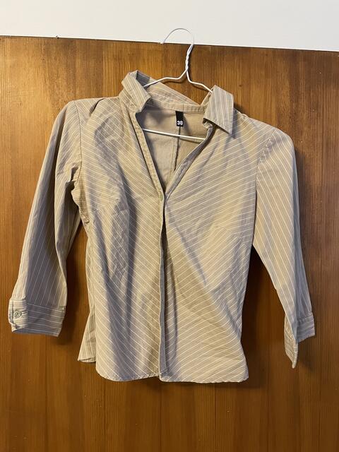 Egal ob Geschirr, Dekoartikel oder Kleidung wie diese Bluse: Auch online können diese an die Frau oder den Mann gebracht werden. 
