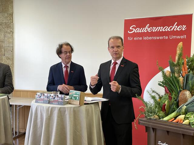 Manfred König (re.), Geschäftsleiter von Saubermacher | Foto: Regionalmedien Steiermark/Vorraber