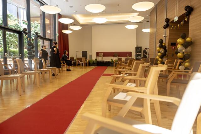 In der Pflege Innerfavoriten war der Catwalk ein roter Teppich. | Foto: Pflege Innerfavoriten