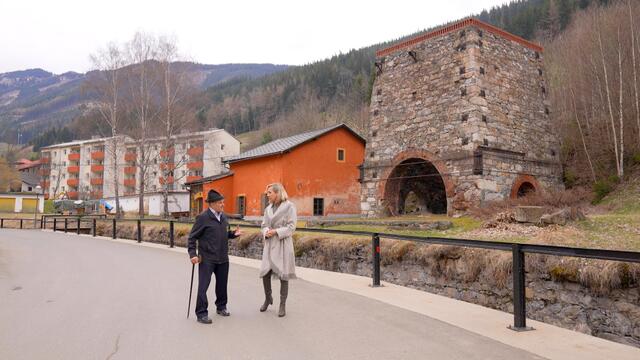 Im Gespräch mit dem langjährigen Bergmann Adolf Lampl erfährt Nadja Bernhard mehr über die Reformen, Ideen und den Einfluss Erzherzog Johanns auf die Region. | Foto: RANFILM