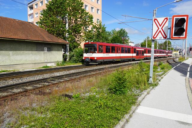 Die Salzburger Lokalbahn auf dem Weg zum Salzburger Hauptbahnhof. | Foto: Emanuel Hasenauer