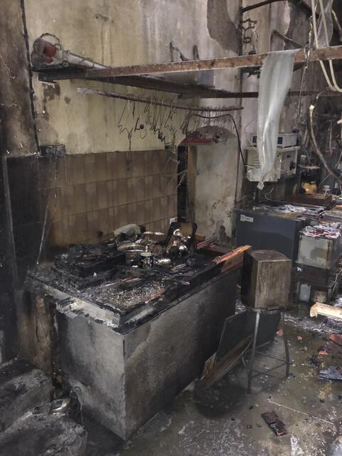 Der Brand griff, laut Feuerwehr, schnell auf die Inneneinrichtung über. | Foto: BF Graz