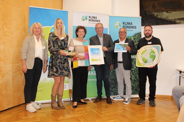Andrea Gössinger-Wieser (Klimaschutzkoordination Land Steiermark), Martina Benedikt (Stadtgemeinde Voitsberg), Landesrätin Ursula Lackner, Bürgermeister Bernd Osprian, Peter Gspaltl (Geschäftsführer der Verkehrsverbund Steiermark GmbH), Klaus Minati (Klimabündnis Steiermark) | Foto: Klimabündnis Steiermark