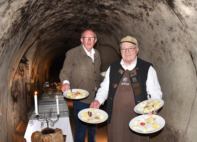 Käseverkostung im Sandkeller | Foto: Herbert Schleich