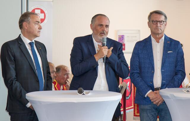 Soziallandesrat Leonhard Schneemann, Landeshauptmann Hans Peter Doskozil und OSG-Obmann Alfred Kollar bei der Eröffnung des Pflegekompetenzzentrums Zurndorf | Foto: LMS Burgenland