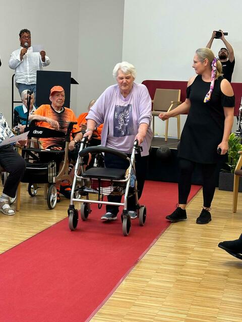 Einmal wie in Hollywood über den roten Teppich gehen… | Foto: Pflege Innerfavoriten