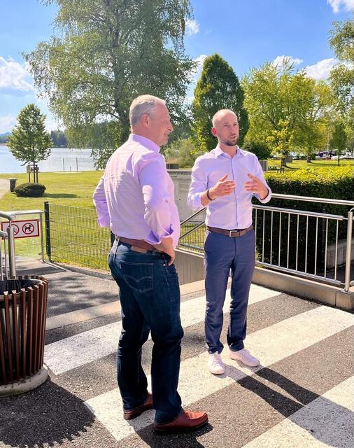 Bei seiner Europatour quer durch Österreich machte der SPÖ-Spitzenkandidat zur EU-Wahl Andreas Schieder vor kurzem auch Halt in Neumarkt am Wallersee. Hier besuchte er das Strandbad mit dem Landesparteivorsitzenden der SPÖ, David Egger (rechts). | Foto: SPÖ
