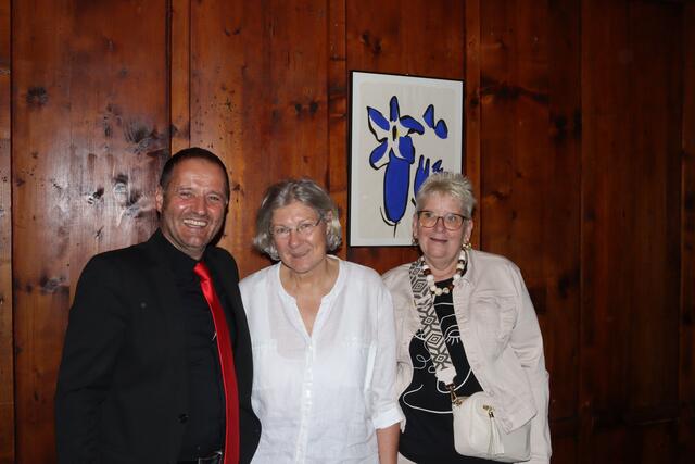 Günter Riezler, Dr. Verena Stefan und Christine Salcher (Frau von Hans Salcher).  | Foto: Elisabeth Zangerl