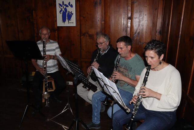Die Vernissage wurde musikalisch von einem Klarinettenquartett der Musikkapelle Ried umrahmt.  | Foto: Elisabeth Zangerl