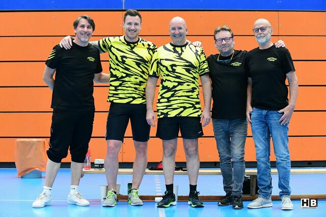 Airchief Gerfried Promberger, Kommandant der österreichischen Luftstreitkräfte (Bild Mitte) tauschte ebenfalls seine Uniform gegen die Tiger-Mannschaftsdress | Foto: Bernd Haider